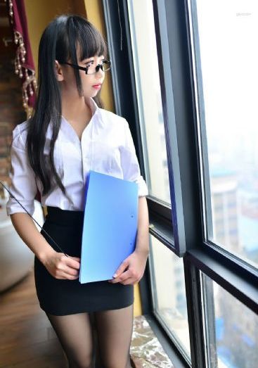 欧美明星丝巾街拍_蓝光免费观看最新